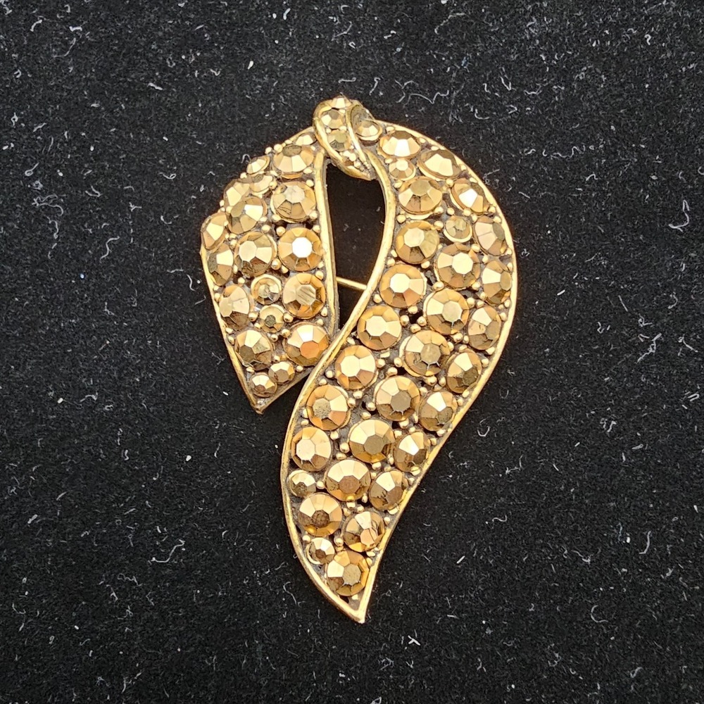 Vintage Weiss Hematite Rhinestone Ribbon Brooch Pin Bronze Tone - Picture 6 of 9